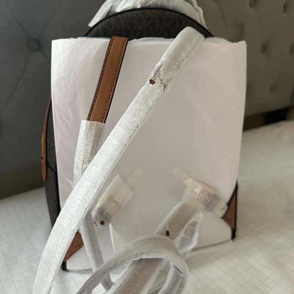 ❌SOLD❌Michael kors Backpack - Picture 3 of 3